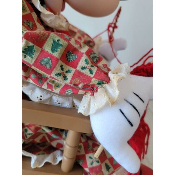 Santa's best 1993 Minnie Mouse knitting rocking chair animated Xmas - Picture 9 of 15